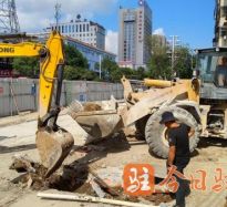 男生操女生屁股高温下的坚守｜道路建设者用汗水铺就畅通路